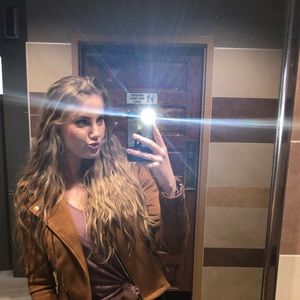 Meet your Posher, Lauren